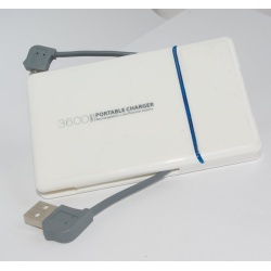 EyezOff LP52 3600mAh Portable Charger Power Bank With USB Micro USB 30-pin iPhone 4 Connectors