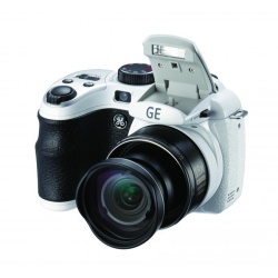 GE X500 16.0 megapixel white digital camera 15X Optical zoom bundle (incl. 4GB SDHC card and bag)