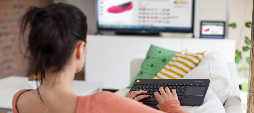 Logitech K400 Plus Wireless Touch Keyboard - German Layout - Black